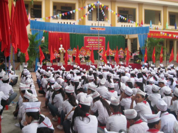 Trường THCS Cát Bình tổ chức lễ khai giảng năm học 2013 - 2014 và đón trường đạt chuẩn quốc gia